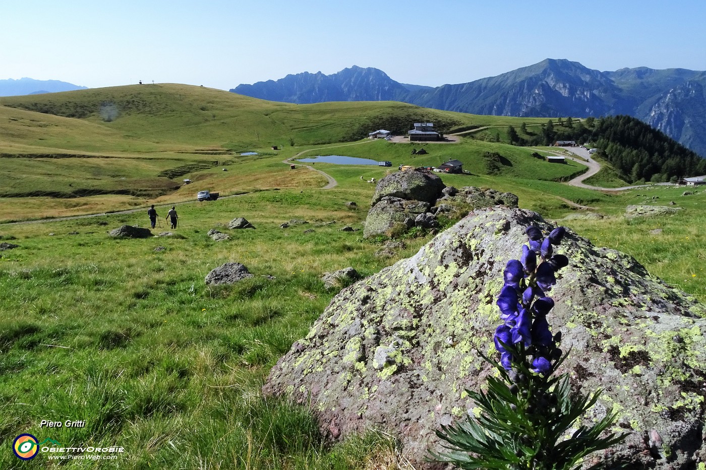 11 Vista sul centro dei Piani dell'Avaro.JPG